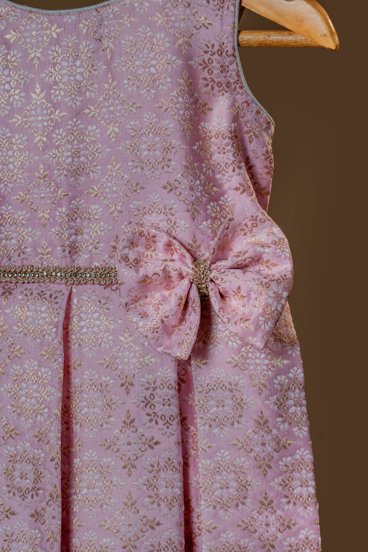 Elegant Pink Brocade Girl's Dress with Gold Weave, Rhinestone Waistband, and Oversized Bow. - Image 3