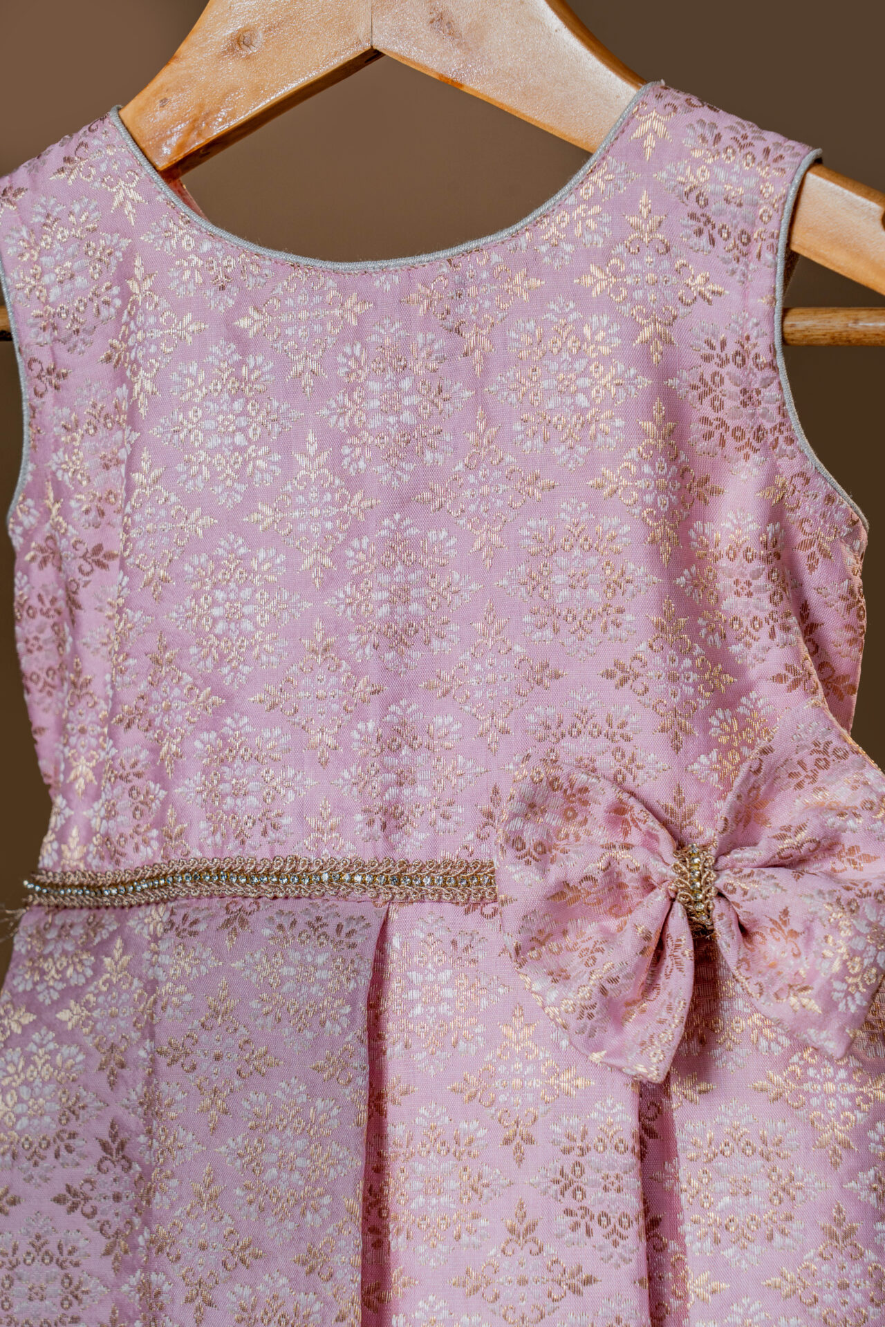 Elegant Pink Brocade Girl's Dress with Gold Weave, Rhinestone Waistband, and Oversized Bow. - Image 2
