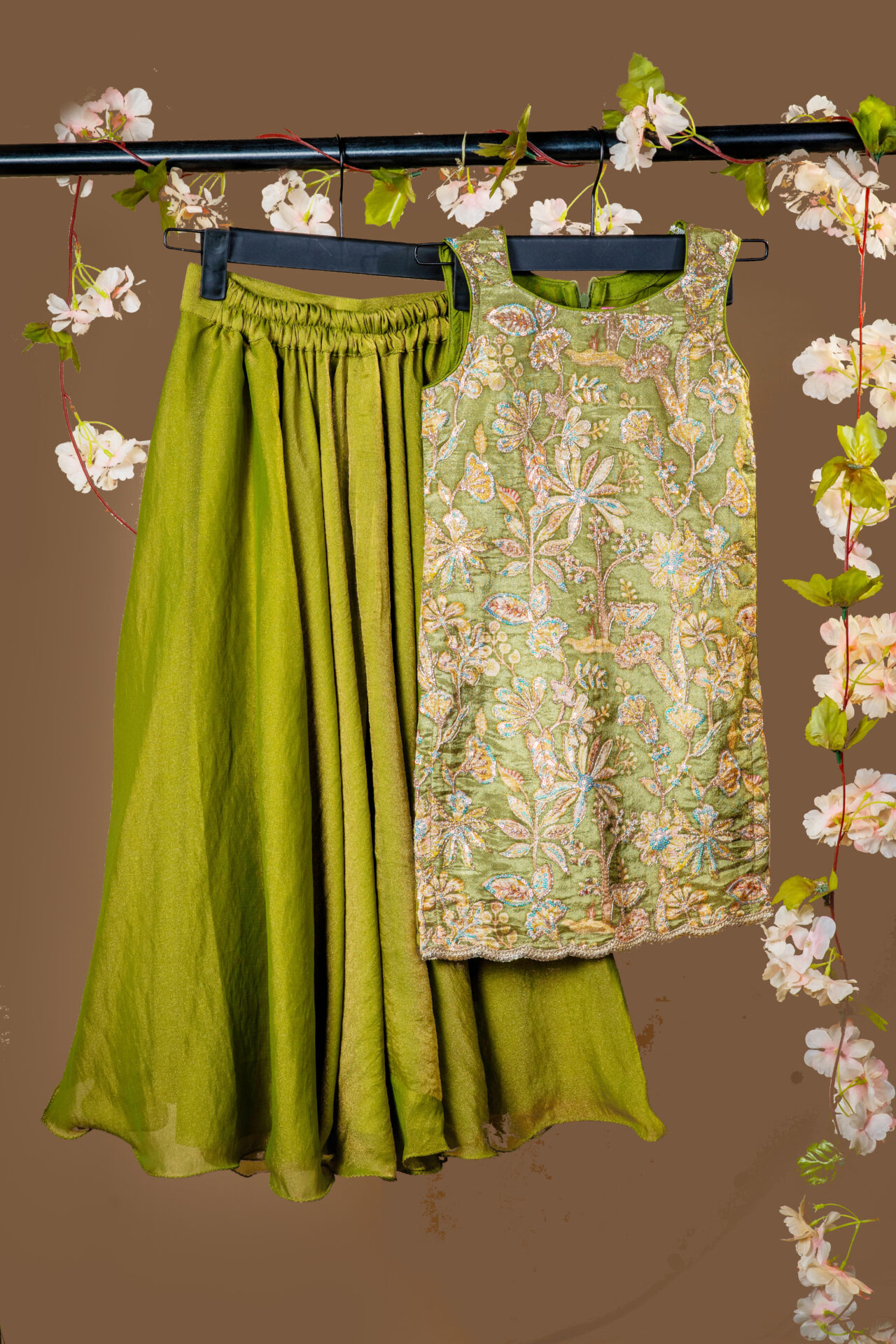 Elegant Pink Brocade Girl's Dress with Gold Weave, Rhinestone Waistband, and Oversized Bow. - Image 3