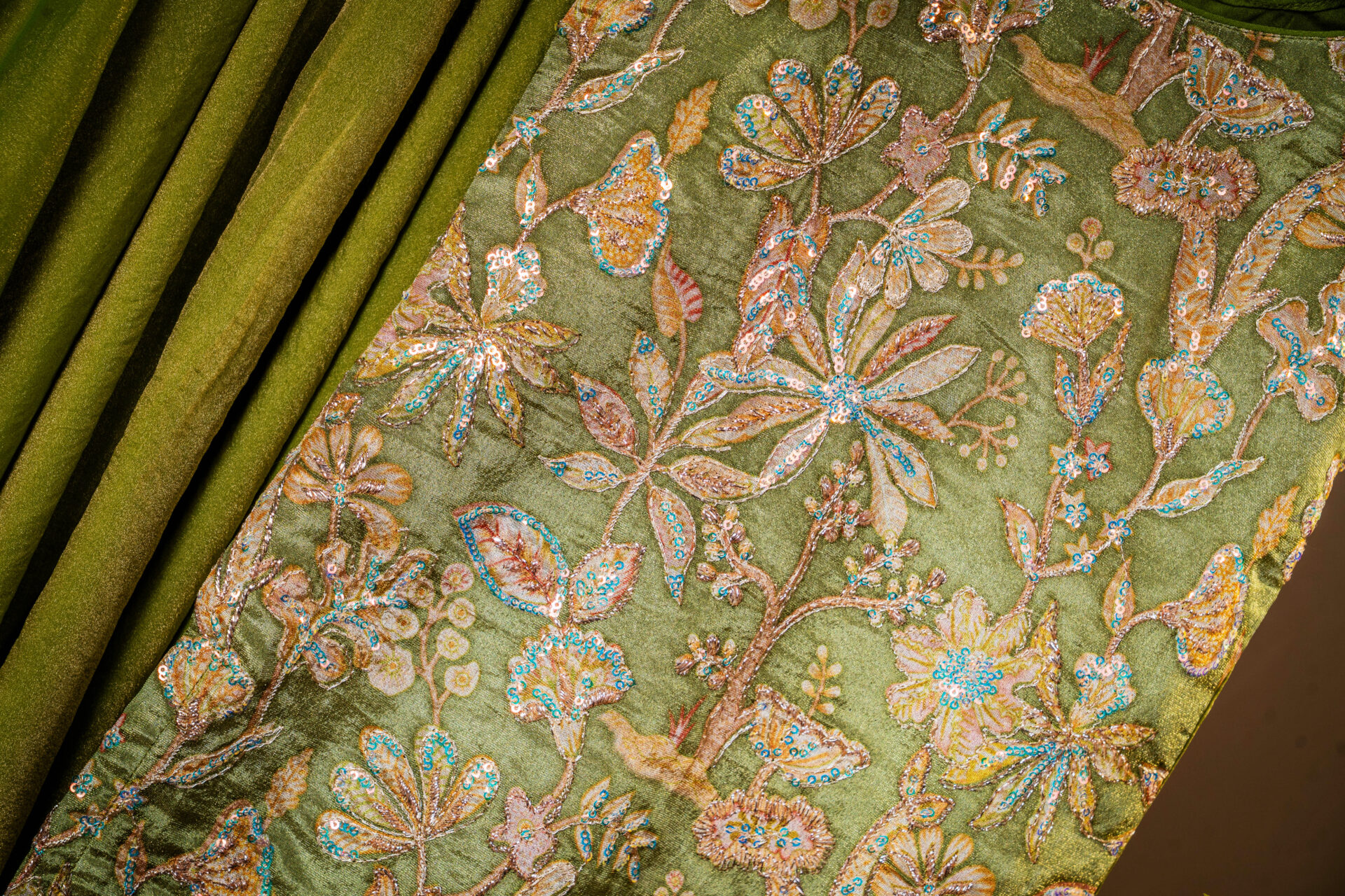 Elegant Pink Brocade Girl's Dress with Gold Weave, Rhinestone Waistband, and Oversized Bow. - Image 2